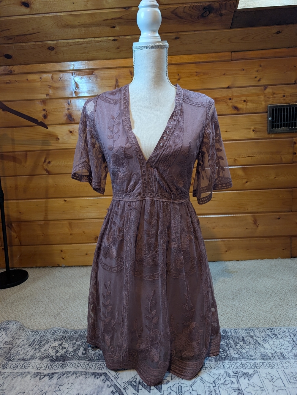 Adorable Women's Mauve Lace Dress Size Small